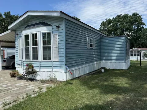 1332 Douglas Ave #23, Montgomery, IL 60538