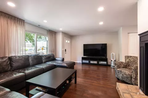 815 Pearson St #3, Des Plaines, IL 60016 photo 5
