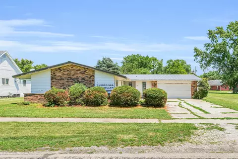403 S Chicago St, Sidell, IL 61876