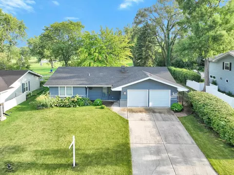 21 W575 Glen Valley Dr, Glen Ellyn, IL 60137