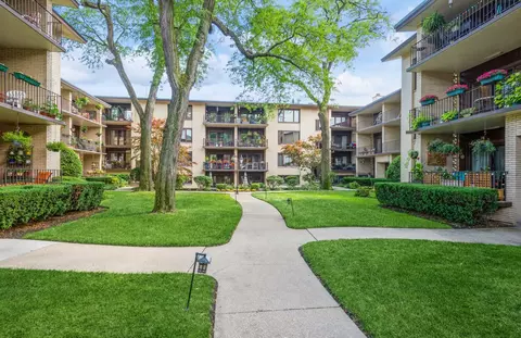 1025 Washington Blvd #302, Oak Park, IL 60302