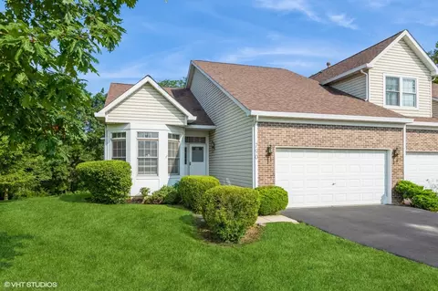 790 Duvall Dr, Woodstock, IL 60098