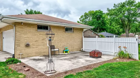 Exterior - 716 Arch St, Ottawa, IL 61350 photo 4 of 6