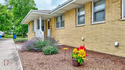 Exterior - 716 Arch St, Ottawa, IL 61350 photo 6 of 6