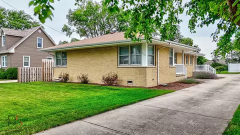 Exterior - 716 Arch St, Ottawa, IL 61350 photo 2 of 6