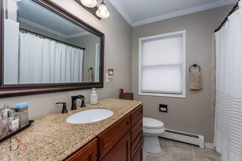 Bath - 716 Arch St, Ottawa, IL 61350 photo 1 of 2
