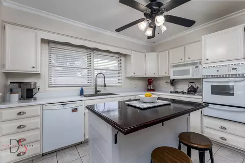 Kitchen - 716 Arch St, Ottawa, IL 61350 photo 1 of 3