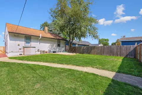 Exterior - 106 N Lincoln St, Philo, IL 61864 photo 3 of 8