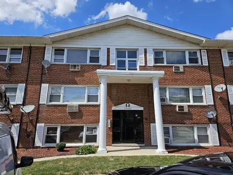 10138 Hartford Ct #2C, Schiller Park, IL 60176