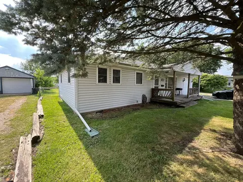 1434 S Pearl St, Galesburg, IL 61401