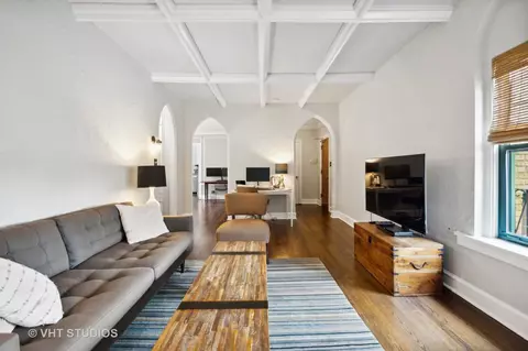 Living - 146 Clyde Ave #3W, Evanston, IL 60202 photo 3 of 3