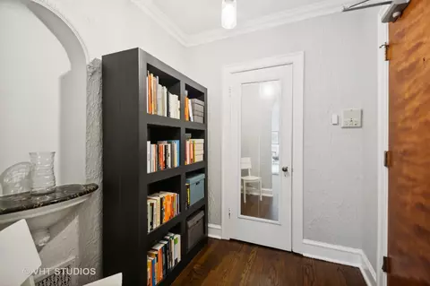 Entry Way - 146 Clyde Ave #3W, Evanston, IL 60202 photo 1 of 2