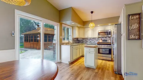 1506 W Pine St, Holiday Hills, IL 60051 photo 8