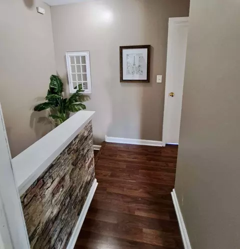Entry Way - 2454 Devonshire Ct, Aurora, IL 60502 photo 5 of 6