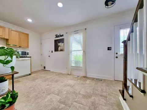 Entry Way - 2454 Devonshire Ct, Aurora, IL 60502 photo 1 of 6