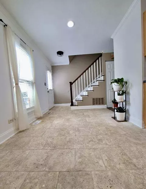 Entry Way - 2454 Devonshire Ct, Aurora, IL 60502 photo 2 of 6