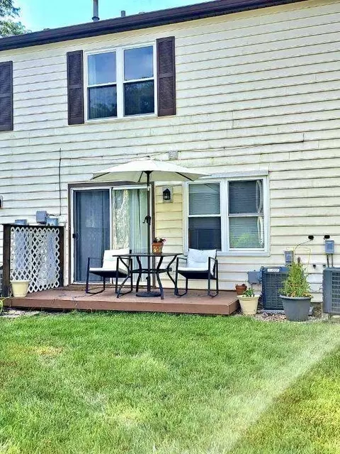 Exterior - 2454 Devonshire Ct, Aurora, IL 60502 photo 3 of 4