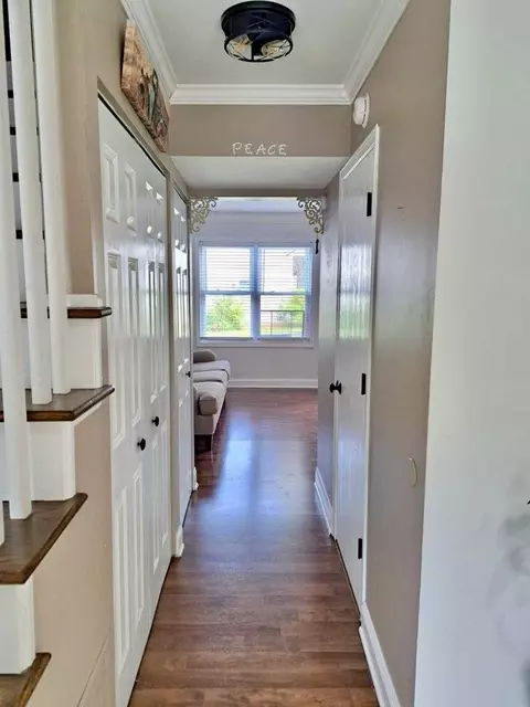 Entry Way - 2454 Devonshire Ct, Aurora, IL 60502 photo 3 of 6