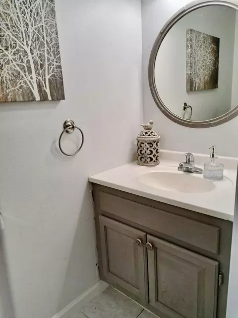 Bath - 2454 Devonshire Ct, Aurora, IL 60502 photo 1 of 3