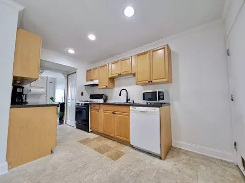 Kitchen - 2454 Devonshire Ct, Aurora, IL 60502 photo 1 of 2