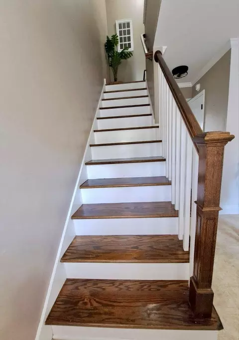 Entry Way - 2454 Devonshire Ct, Aurora, IL 60502 photo 4 of 6