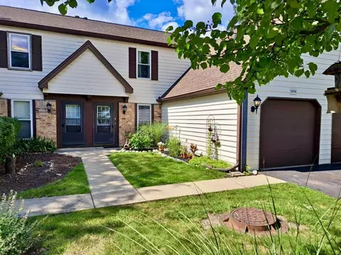 2454 Devonshire Ct, Aurora, IL 60502