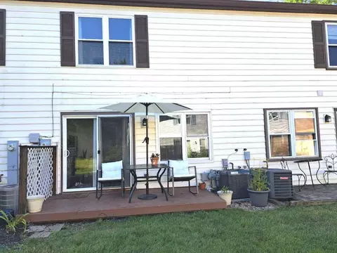 Exterior - 2454 Devonshire Ct, Aurora, IL 60502 photo 4 of 4