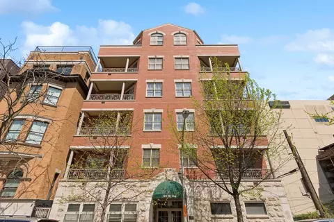 120 W Oak St #2D, Chicago, IL 60610