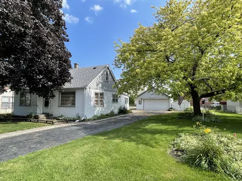 6321 W 99th St, Oak Lawn, IL 60453