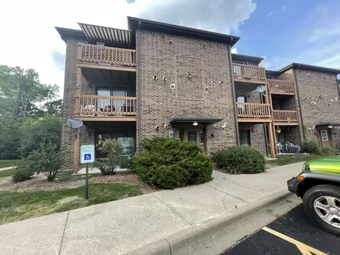 2268 Abbeywood Dr #A, Lisle, IL 60532