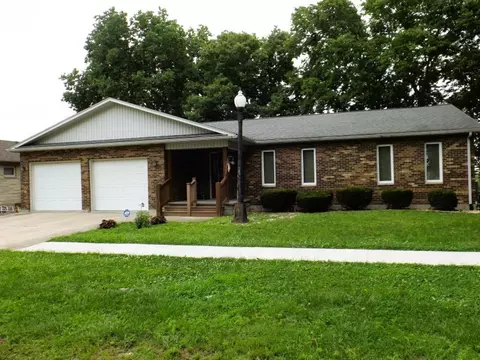 102 W Riverside Dr, Prophetstown, IL 61277