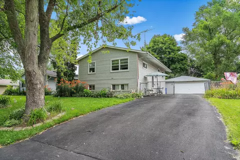 141 Austin Ave, Carpentersville, IL 60110