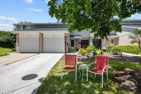 1015 Heathrow Ct, Wheaton, IL 60189
