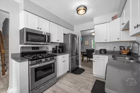1015 Heathrow Ct, Wheaton, IL 60189 photo 4