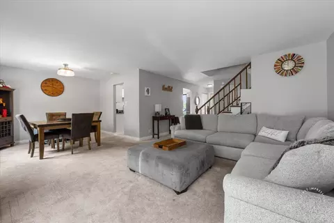 1015 Heathrow Ct, Wheaton, IL 60189 photo 9