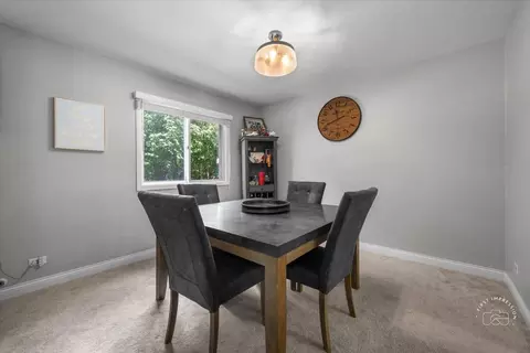 1015 Heathrow Ct, Wheaton, IL 60189 photo 10