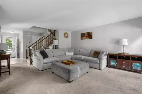 1015 Heathrow Ct, Wheaton, IL 60189 photo 8