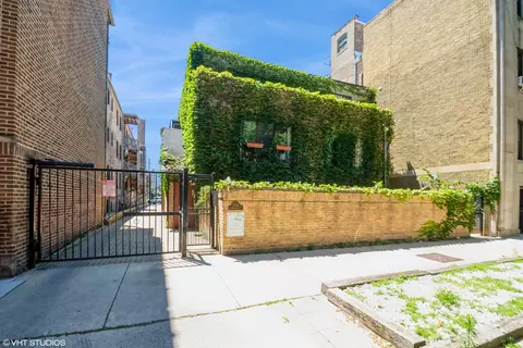 3732 N Pine Grove Ave #1DE, Chicago, IL 60613
