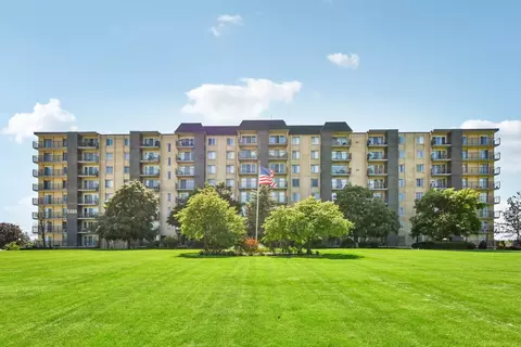 5400 Walnut Ave #115, Downers Grove, IL 60515