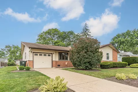 770 Crest Ave, Elk Grove Village, IL 60007