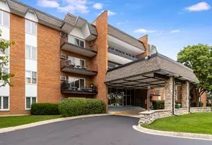 4221 Saratoga Ave #206A, Downers Grove, IL 60515