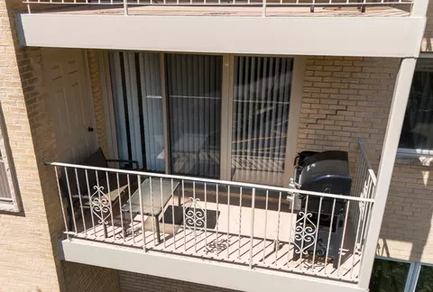 Exterior - 1436 E Thacker St #201, Des Plaines, IL 60016 photo 2 of 3