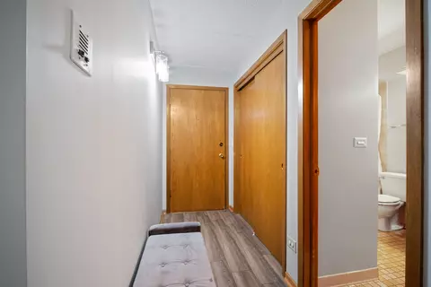 Entry Way - 1436 E Thacker St #201, Des Plaines, IL 60016 photo 1 of 1