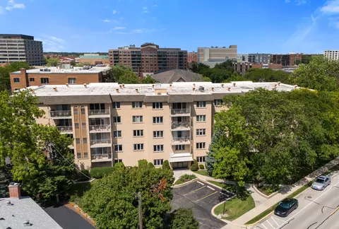 1436 E Thacker St #201, Des Plaines, IL 60016
