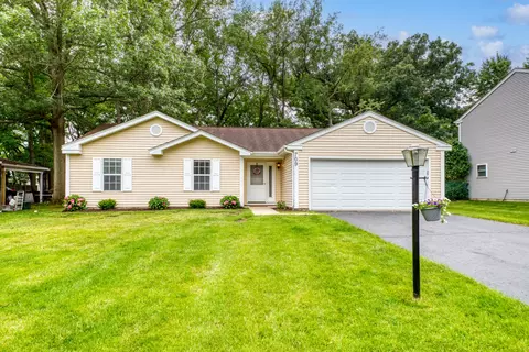 709 Dartmouth Dr, Island Lake, IL 60042