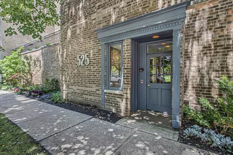 525 Grove St #3C, Evanston, IL 60201