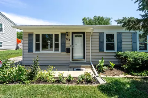 147 Cedar Cir, Streamwood, IL 60107