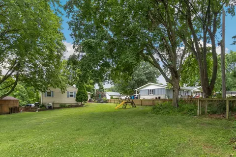 Exterior - 1205 Robin Rd, Dixon, IL 61021 photo 4 of 8