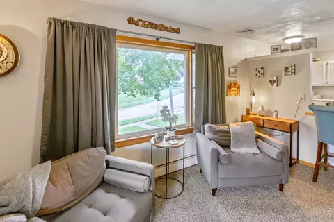 Living - 1205 Robin Rd, Dixon, IL 61021 photo 2 of 3