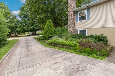 Exterior - 1205 Robin Rd, Dixon, IL 61021 photo 7 of 8